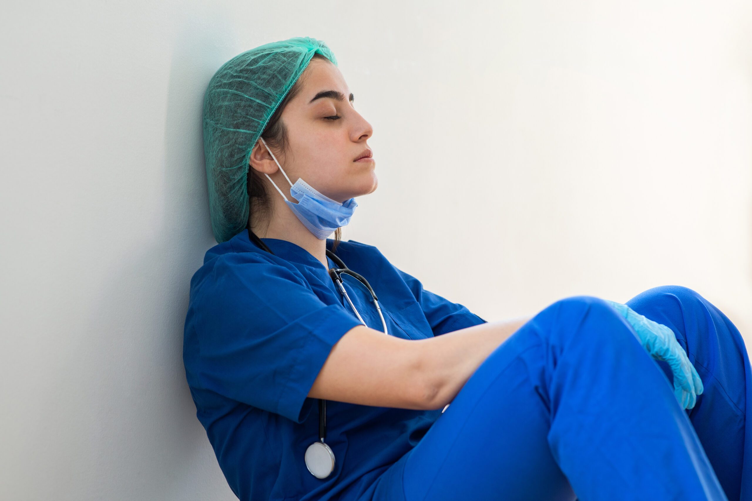 Here’s seven tips that’ll help you avoid fainting in the OR.