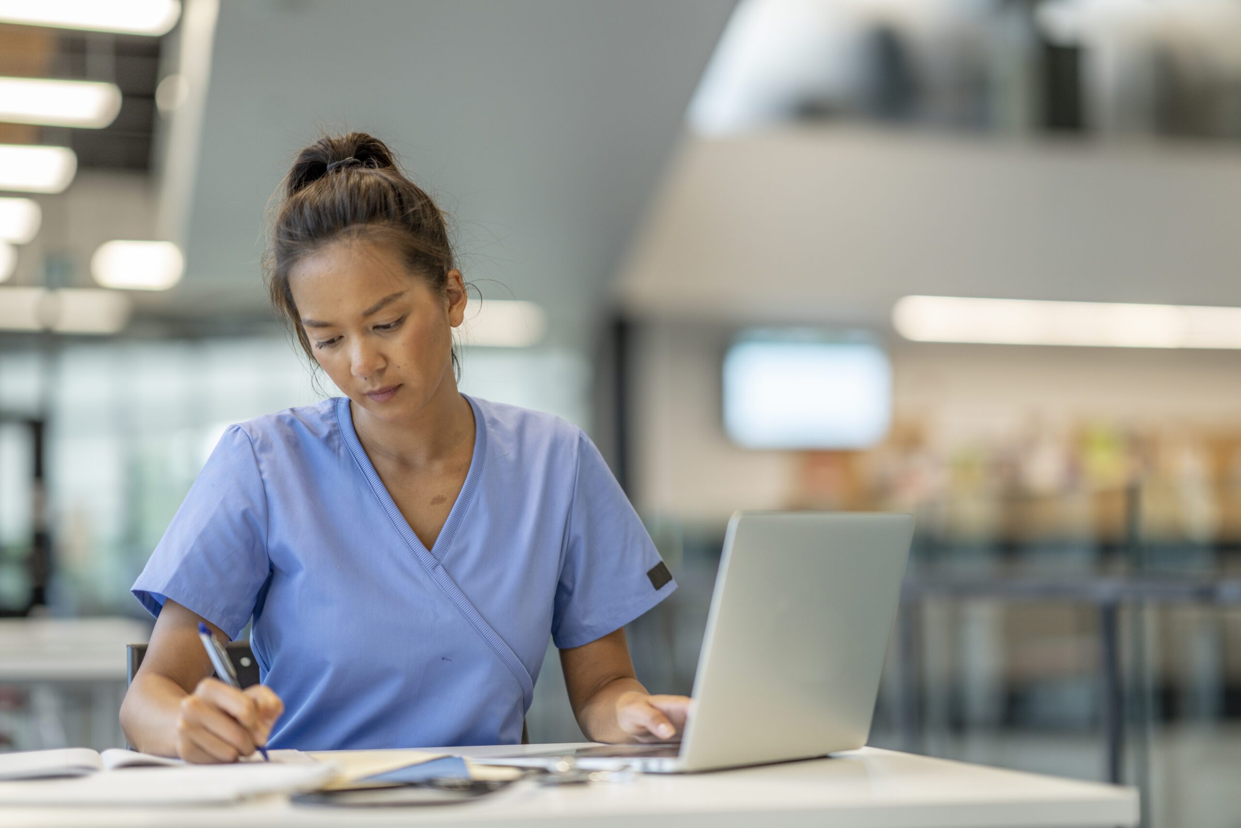 This article will show you how to strike a balance between shelf exam preparation and your clinical rotation duties.